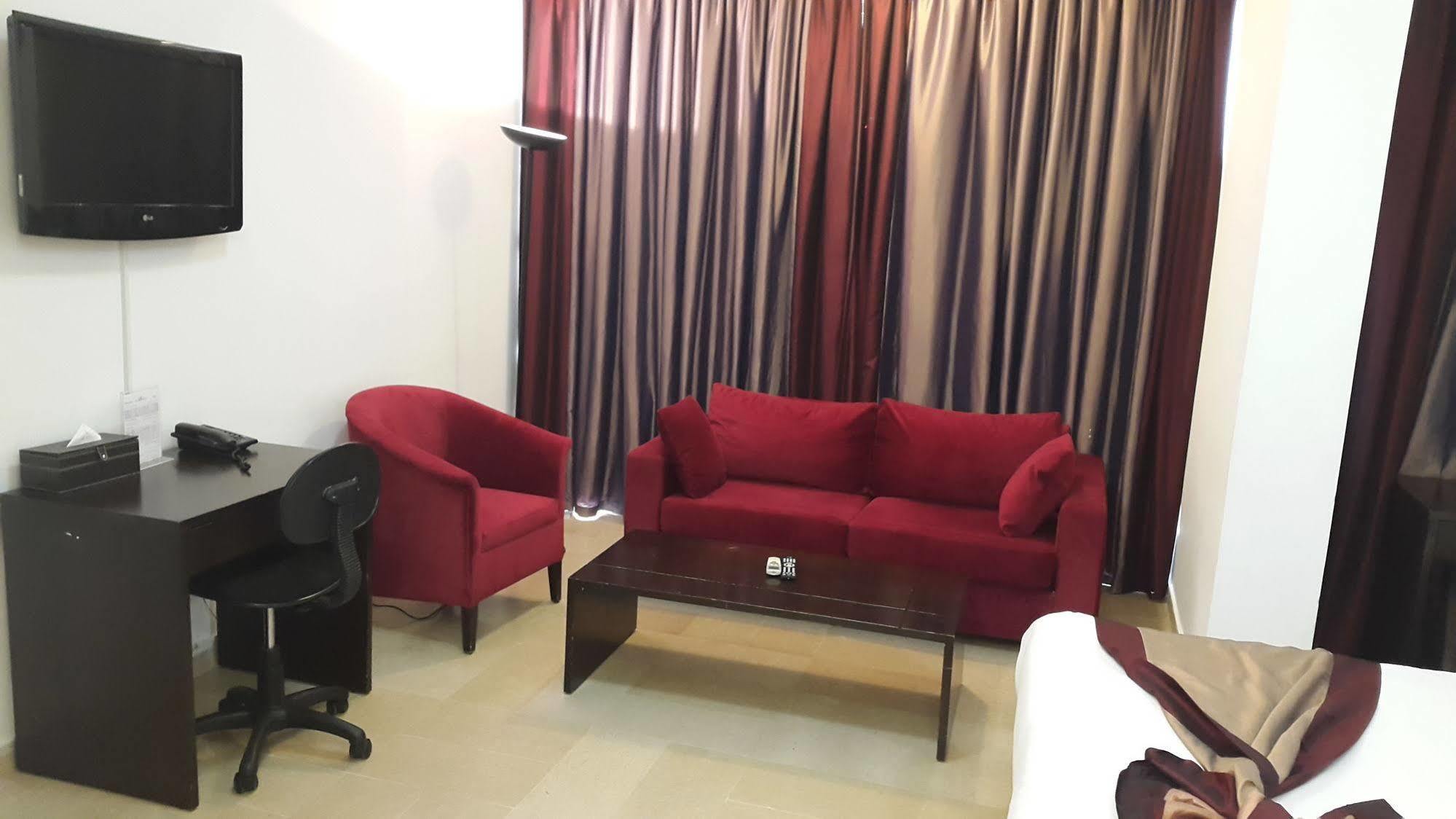 Bliss 3000 Furnished Studios Бейрут Екстериор снимка