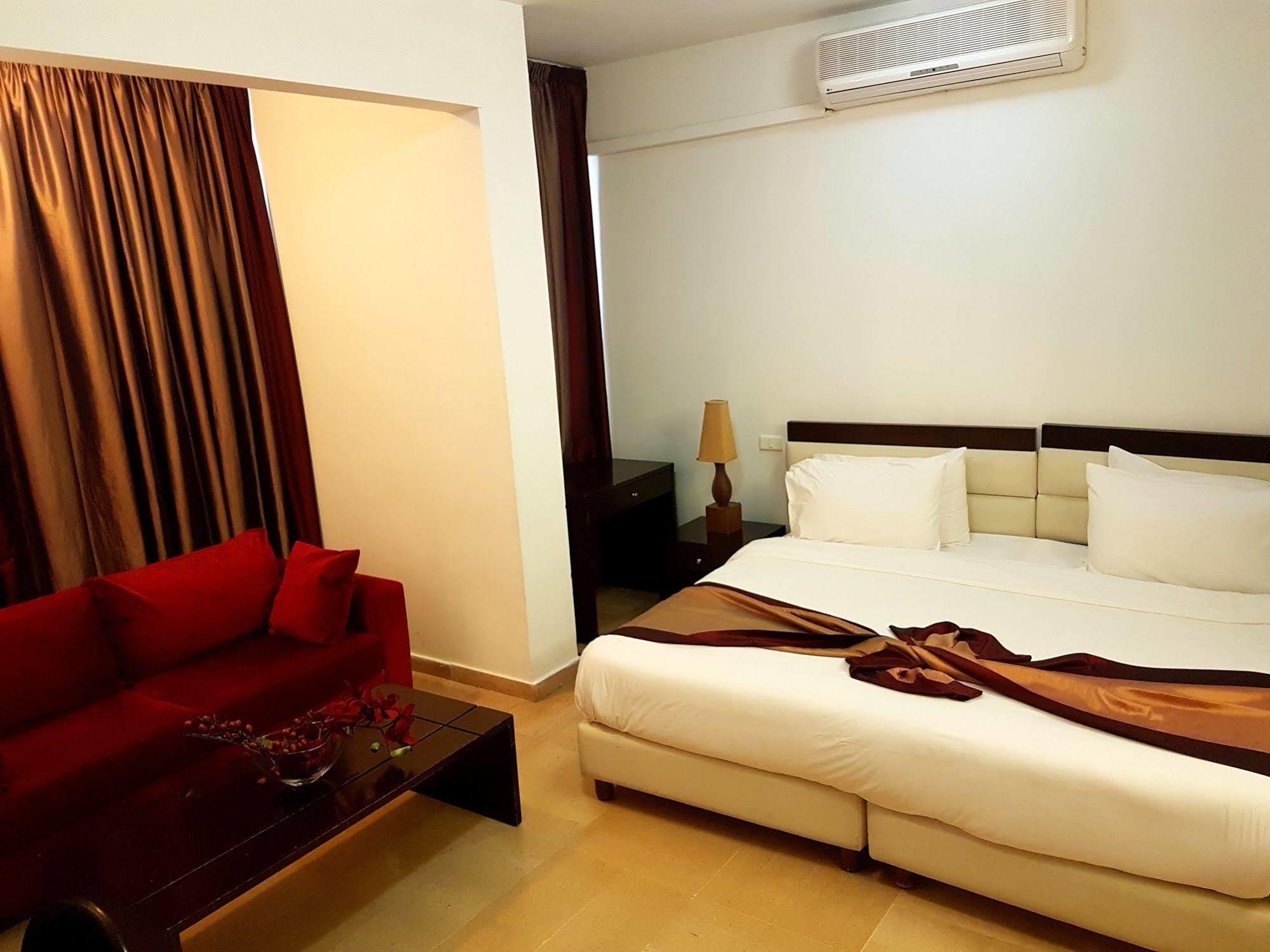 Bliss 3000 Furnished Studios Бейрут Екстериор снимка